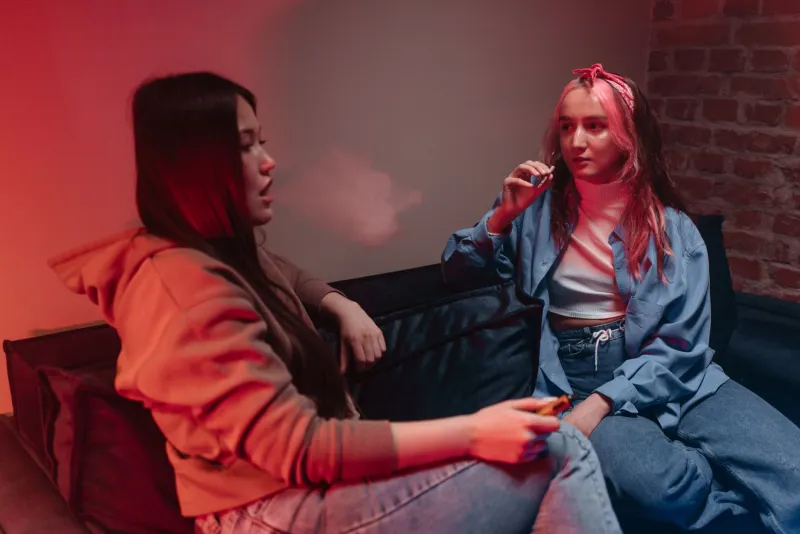 Vaping in Public and at the Dinner Table: How to Handle the Judgment Without Losing Your Cool